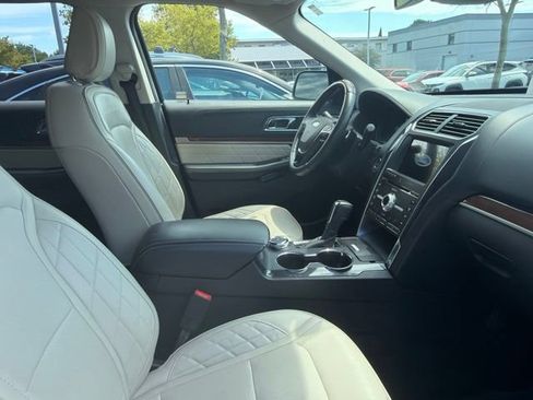Used 2018 Ford Explorer Platinum AWD/4WD image 10