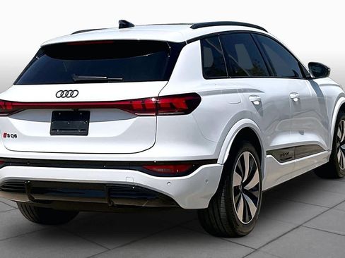 Used 2025 Audi SQ6 e-tron Prestige w/ Black Optic Package AWD/4WD image 11