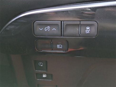 Used 2019 Toyota Prius Prime Premium image 23