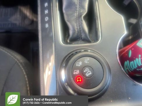 Used 2018 Ford Explorer XLT image 15