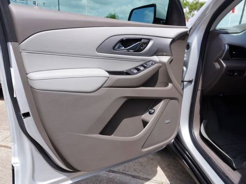 Used 2020 Chevrolet Traverse LT w/ LT Premium Package image 8