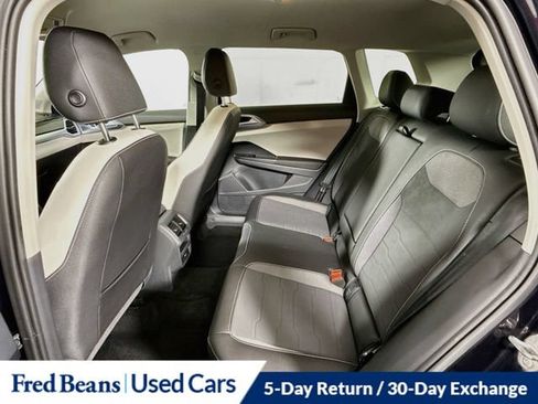 Used 2025 Volkswagen Taos SE AWD/4WD image 29
