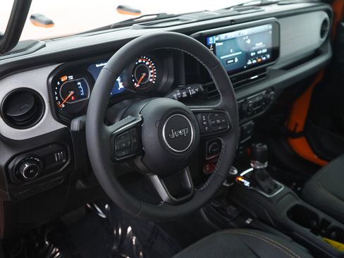Used 2025 Jeep Wrangler Unlimited Sport AWD/4WD image 19
