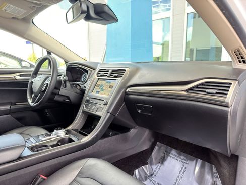 Used 2018 Ford Fusion SE w/ Equipment Group 602A FWD image 24