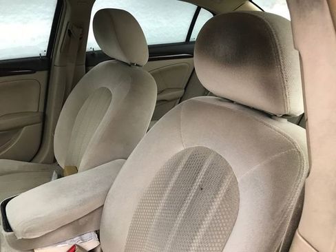 Used 2009 Buick Lucerne CX image 6