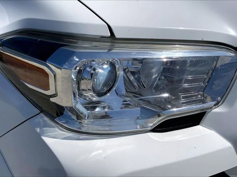 Used 2019 Toyota Tacoma SR5 image 27