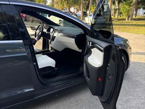 Used 2018 Tesla Model X 100D image 12