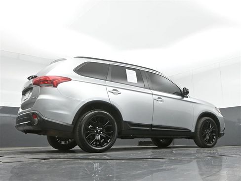 Used 2018 Mitsubishi Outlander SEL AWD/4WD image 34