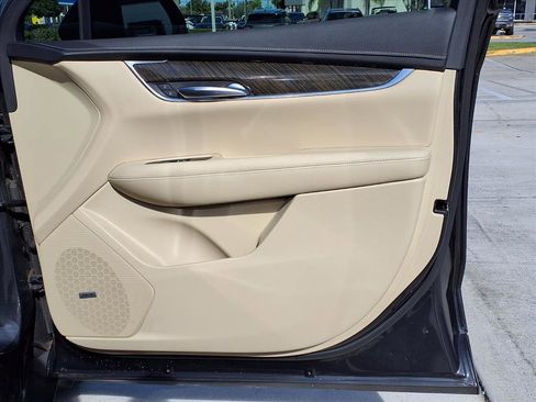 Used 2019 Cadillac XT5 FWD image 11