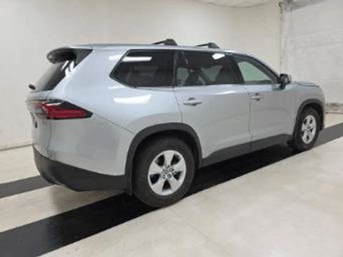 Used 2025 Toyota Grand Highlander FWD image 4