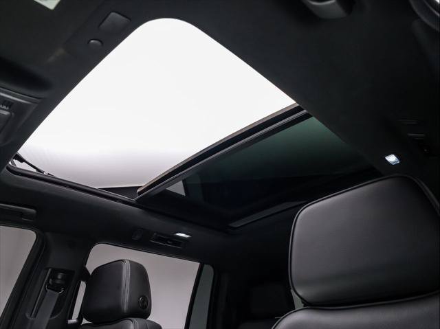 Used 2023 GMC Yukon XL Denali AWD/4WD image 16