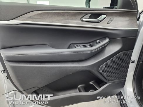 New 2025 Jeep Grand Cherokee L Limited w/ Trailer Tow Package image 39