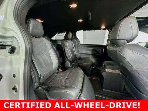 Certified 2025 Toyota Sienna Platinum image 28