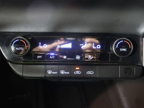 Used 2025 Hyundai Elantra Sport FWD image 40