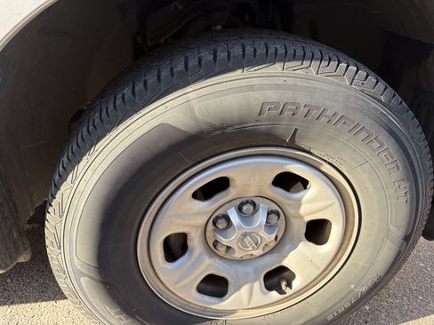 Used 2011 Nissan Frontier S w/ S Preferred Pkg RWD image 4