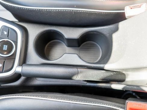 Used 2022 Hyundai Venue Limited image 31