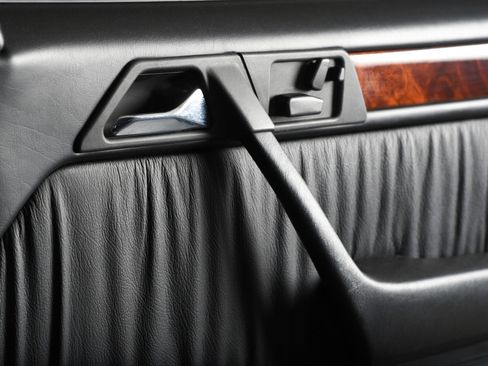 Used 1994 Mercedes-Benz E 500 Sedan image 31