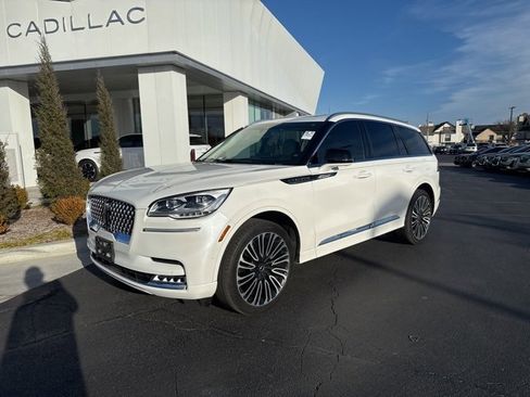 Used 2023 Lincoln Aviator Black Label w/ Class IV Trailer Tow Package image 4