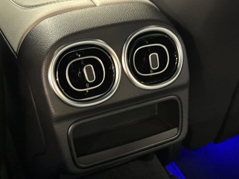 New 2025 Mercedes-Benz C 300 4MATIC Sedan image 15