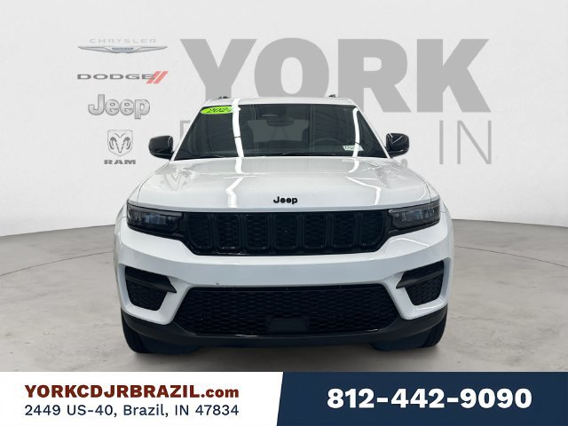 Used 2024 Jeep Grand Cherokee Altitude AWD/4WD image 8