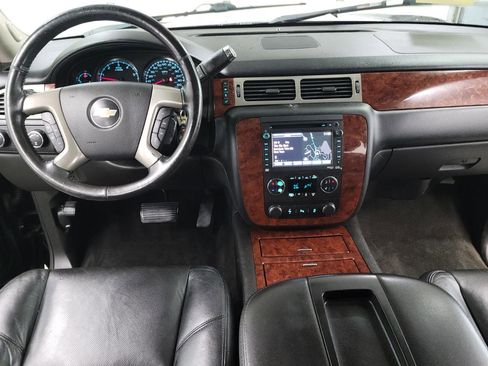 Used 2014 Chevrolet Suburban LTZ image 16