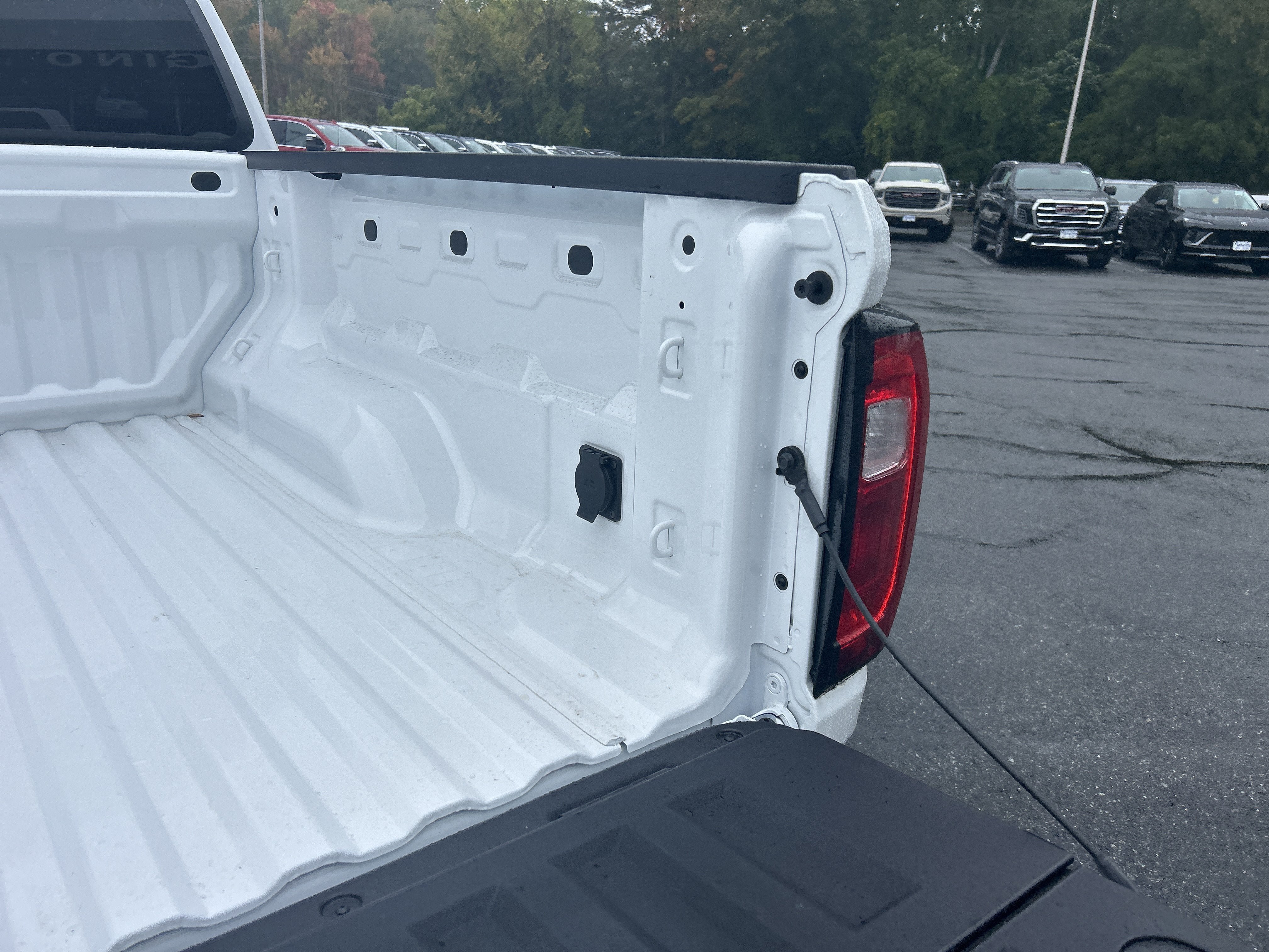 New 2026 GMC Canyon AT4 w/ Technology Plus Package AWD/4WD image 11