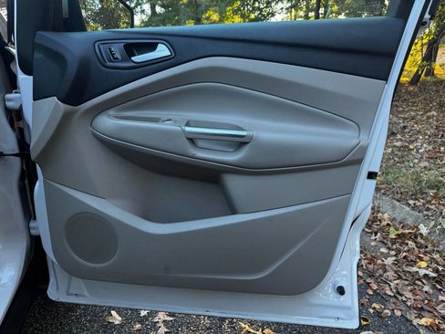 Used 2017 Ford Escape Titanium image 10