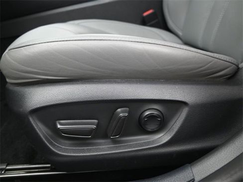 Used 2021 Toyota Avalon XLE image 14