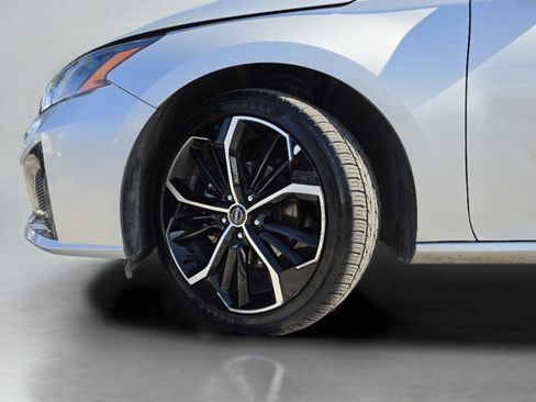 Used 2024 Nissan Altima 2.5 SR w/ SR Premium Package FWD image 40