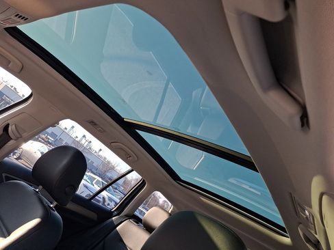 Used 2016 Volkswagen Golf SE image 14