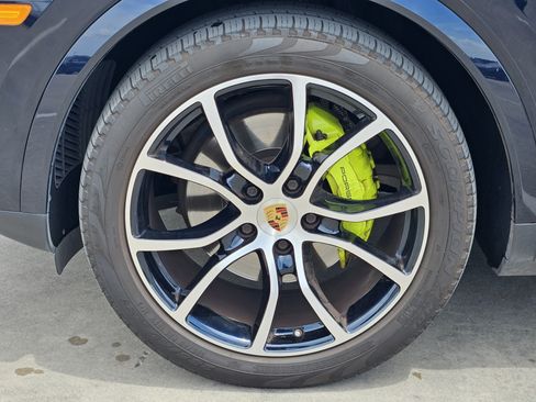 Certified 2022 Porsche Cayenne E-Hybrid AWD/4WD image 14