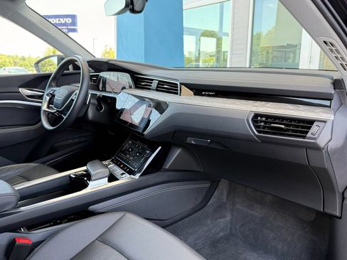 Used 2023 Audi e-tron Premium Plus w/ Premium Plus Package AWD/4WD image 32
