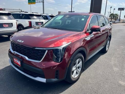 Used 2025 Kia Sorento LX FWD image 3