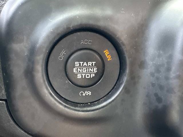 Used 2018 Jeep Wrangler Unlimited Sahara w/ Dual Top Group AWD/4WD image 16