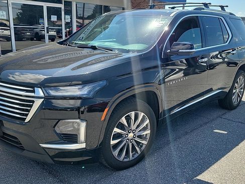 Used 2023 Chevrolet Traverse Premier AWD/4WD image 1