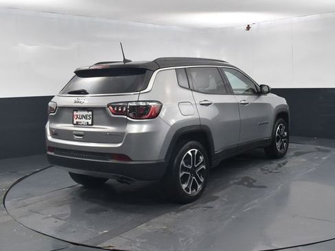 Used 2022 Jeep Compass Limited w/ Sun and Sound Group image 9