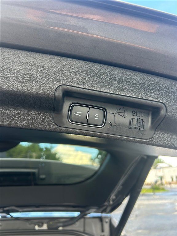 Used 2022 Ford Explorer XLT w/ Equipment Group 202A AWD/4WD image 11