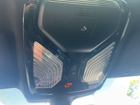 Used 2022 BMW 530e w/ M Sport Package image 41