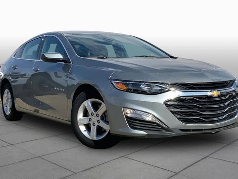 Used 2025 Chevrolet Malibu LS image 3