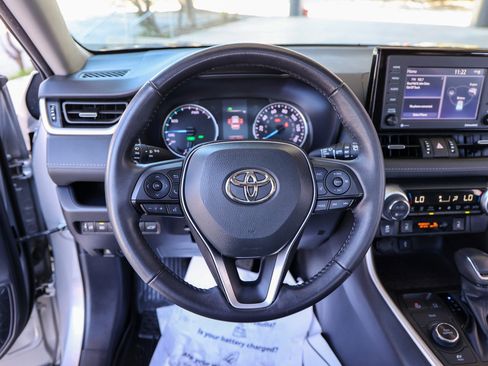 Used 2022 Toyota RAV4 XLE Premium image 42