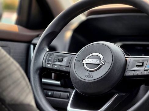 Used 2023 Nissan Rogue SV FWD image 13
