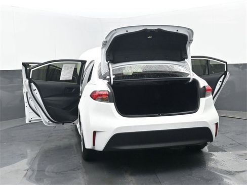 Used 2024 Toyota Corolla LE image 35