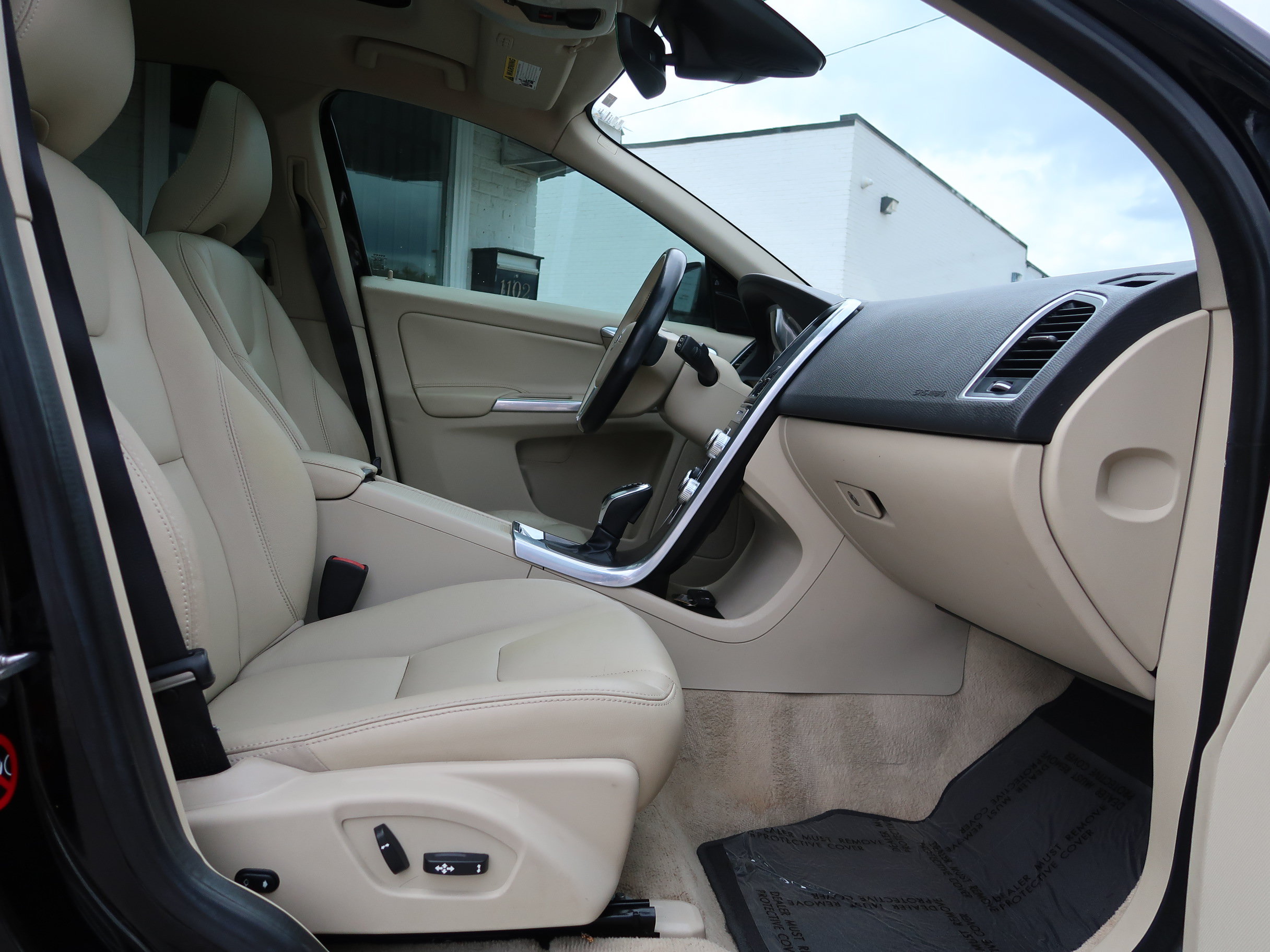 Used 2015 Volvo XC60 T5 Premier w/ Proximity Package FWD image 30