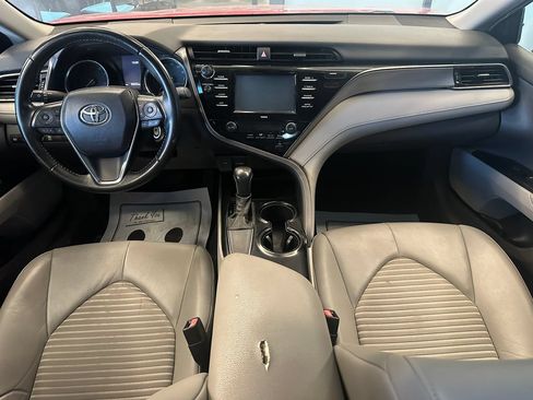 Used 2020 Toyota Camry SE FWD image 9