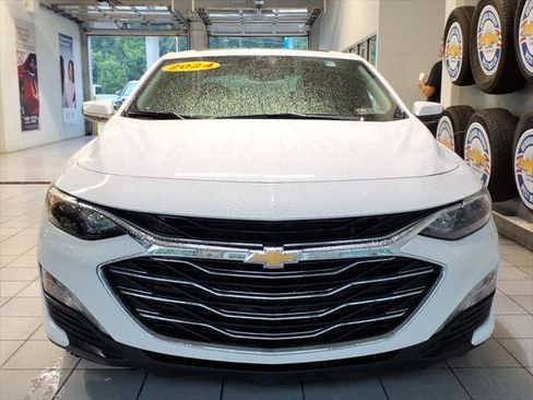 Used 2024 Chevrolet Malibu LT FWD image 3
