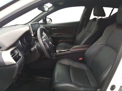 Used 2019 Toyota C-HR XLE image 9