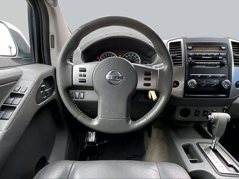 Used 2011 Nissan Frontier SL RWD image 5