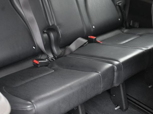 Used 2025 Kia Carnival FWD image 33