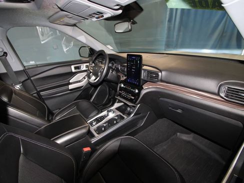 Used 2023 Ford Explorer Limited w/ Limited Technology Package image 26