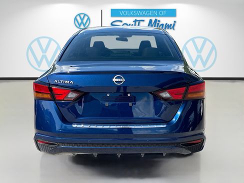 Used 2024 Nissan Altima 2.5 S FWD image 6